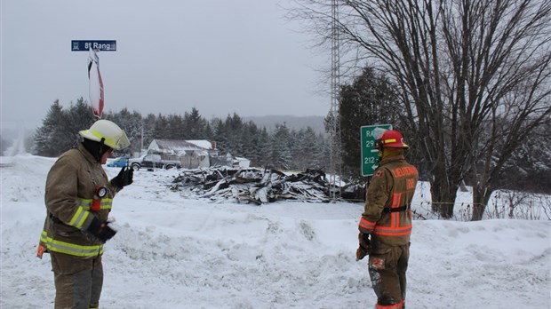 Incendie d'une maison en bordure de la route 249. 