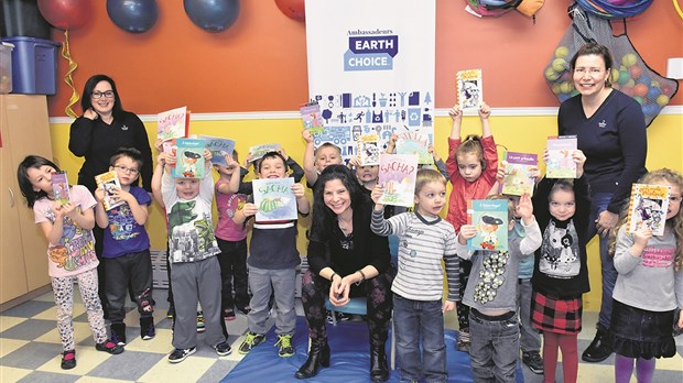 Domtar subventionne le don de nombreux livres pour les jeunes
