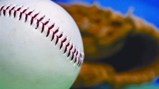 Inscription pour la ligue de balle-donnée féminine de Windsor