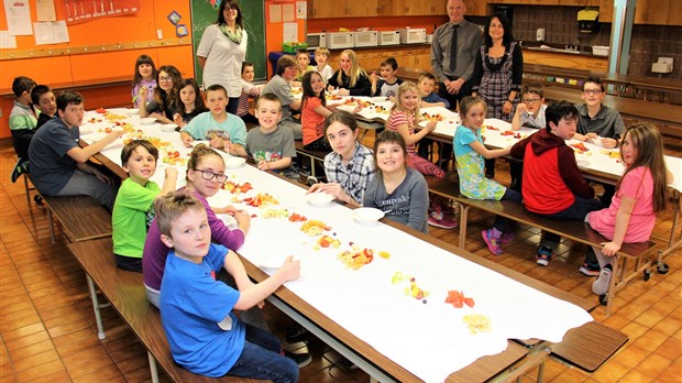 Remise d’un chèque de Coop-Métro à l’École La Tourelle 