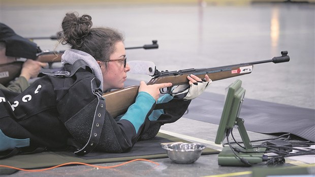 Une cadette de Windsor gagne l’or avec un score parfait de 100 au championnat national de tir