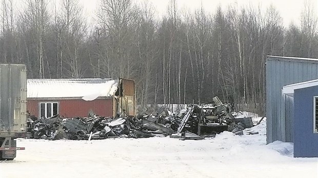 Un incendie ravage un bâtiment industriel à Danville