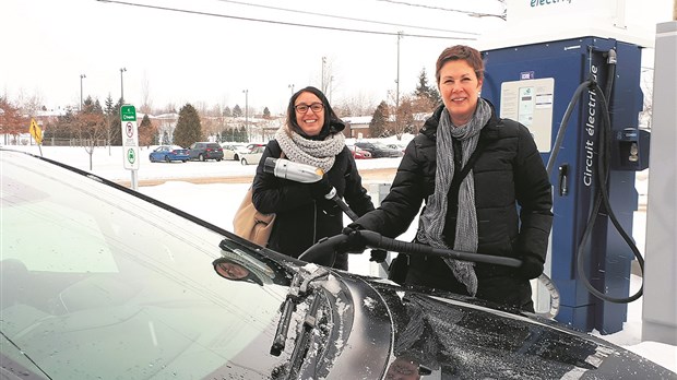 La Caisse des Sources installe une borne de recharge à la disposition des véhicules électriques