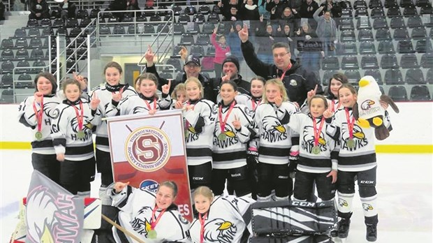 Le club de hockey féminin les Hawksgirls 