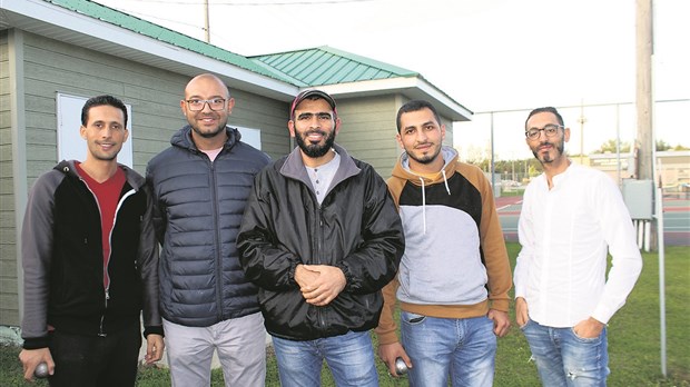 Vive la pétanque pour six travailleurs tunisiens
