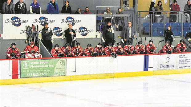 Le Desjardins - Wild s’écrase en troisième période à Saint-Boniface