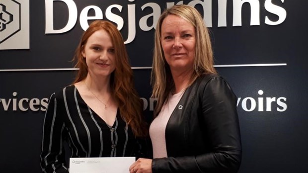 Une étudiante de la MRC des Sources remporte une bourse de la Fondation Desjardins 