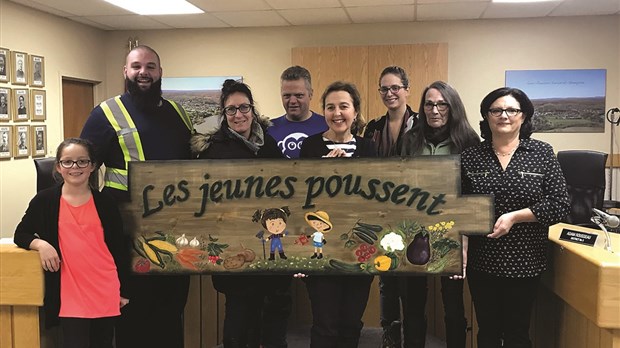 Une élève de Saint-François-Xavier-de-Brompton remporte le prix du concours du Comité de l’environnement