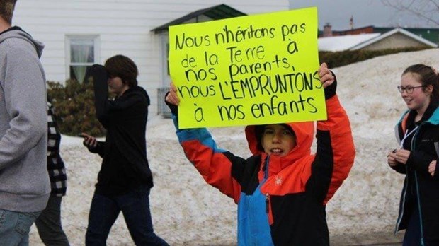 On marche pour l’environnement à l’école secondaire de l’Odyssée