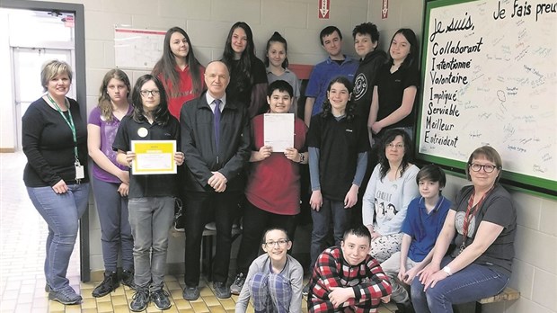 Un groupe de l’école l’Escale se mérite une bourse de Coop-Métro