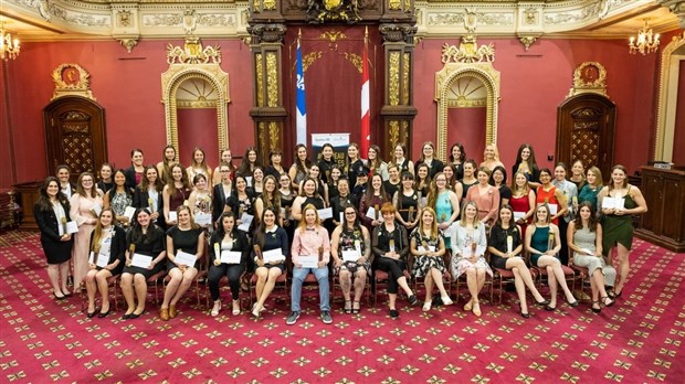 Une étudiante lauréate du concours Chapeau, les filles!