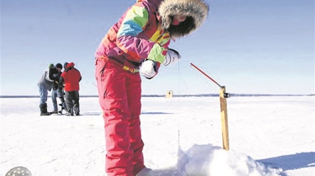 Lac Stoke : Des pêcheurs en herbe sur la glace!