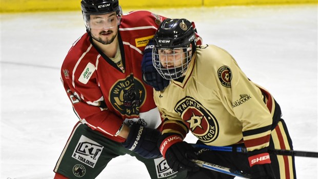 La troisième période fait mal au Desjardins-Wild à Coaticook