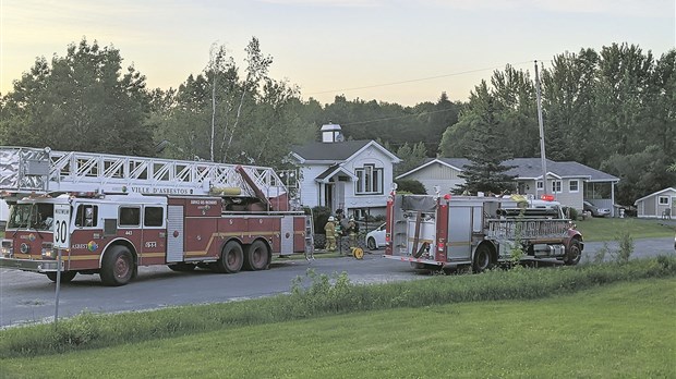 Les Pompiers d’Asbestos dépêchés sur la rue Racine lundi dernier