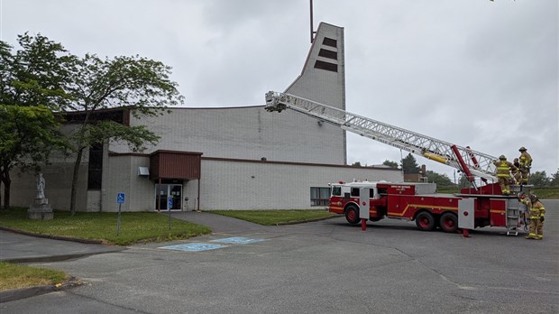 Les pompiers d’Asbestos interviennent à l’Église Saint-Isaac Jogues