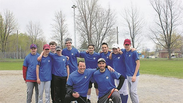 Le tournoi de balle lente au profit des écoles anglophones, de retour à Richmond