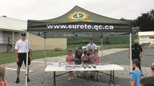 Activité « découverte du métier de policier » au camp de jour de Richmond