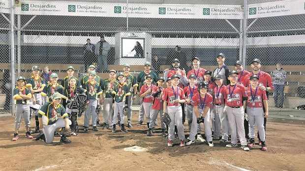 Les jeunes A‘s moustique et bantam se signalent aux régionaux de baseball Estrie