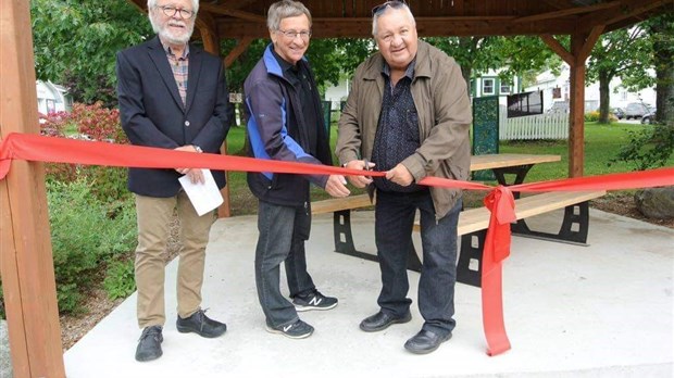 Saint-Adrien inaugure sa nouvelle « Halte Desjardins »