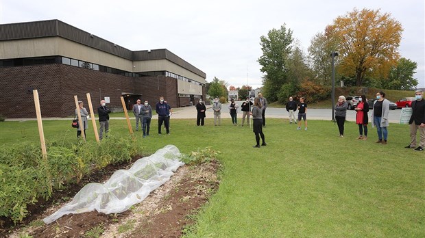 Une serre passive à l’école secondaire du Tournesol