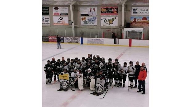 Les Hawks1 Bantam B remportent une finale locale à Kingsey Falls