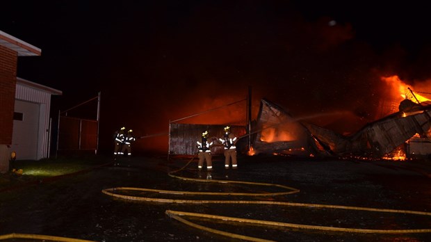 Un incendie cause pour plusieurs centaines de milliers de dollars de pertes à Saint-Georges-de-Windsor