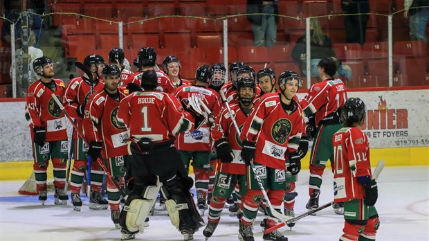 Le Desjardins – Wild explose en 3è période à Coaticook