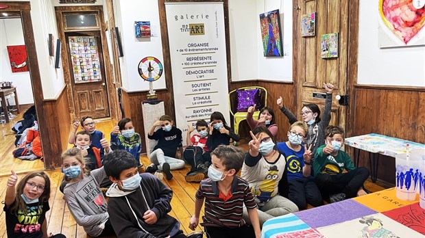 Les élèves de l’école de Durham-Sud visitent la Galerie mp tresart