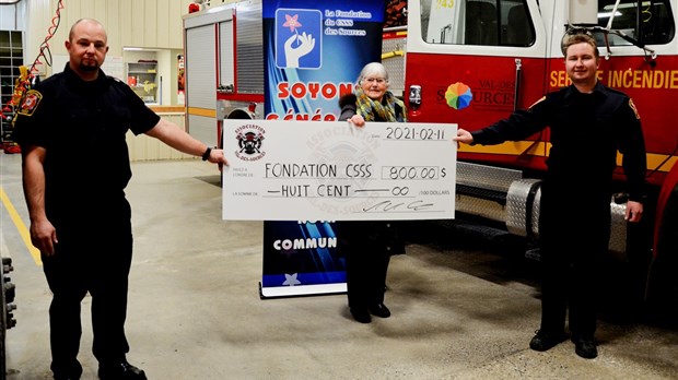 L’Association des pompiers de Val-des-Sources fait un don à la Fondation CSSS