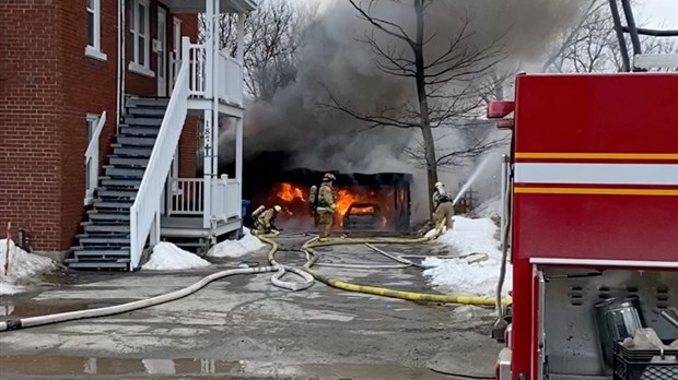 Feu dans un garage de la rue Principale à Windsor.