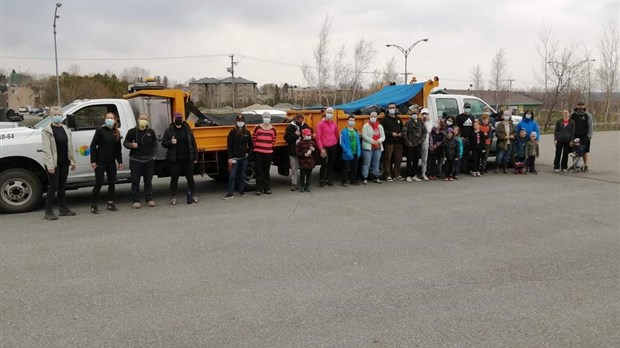 Des citoyens s’unissent dans une initiative de nettoyage printanier à Val-des-Sources
