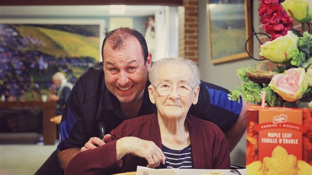 La Résidence Wotton souligne les 104 ans de Mme Mariette Jutras