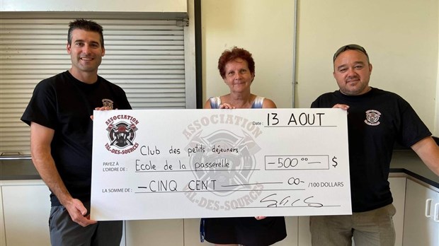 L’association des pompiers de Val-des-Sources remet 500 $ au Club des petits déjeuners
