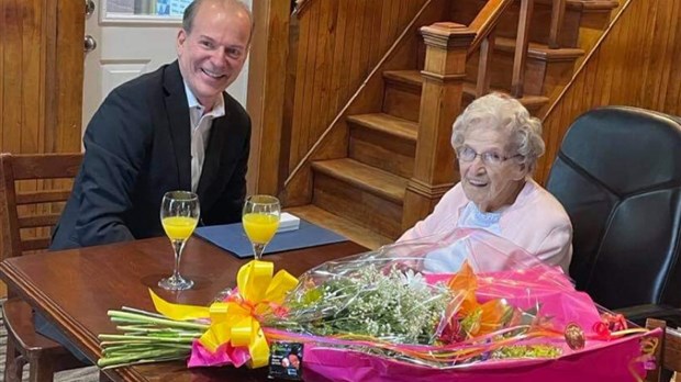 André Bachand souligne les 100 ans de Mme Jeanne Roy-Jourdain