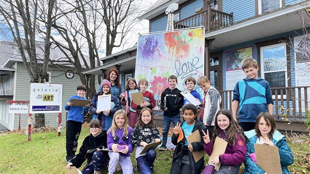 Mélanie Poirier a fait vivre une expérience artistique aux jeunes de l’école de Durham-Sud