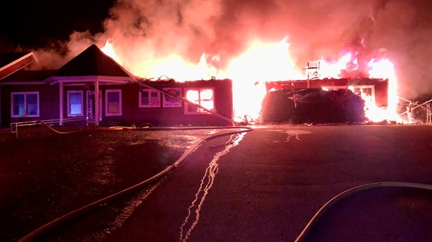  Un violent incendie détruit une garderie à Saint-Denis