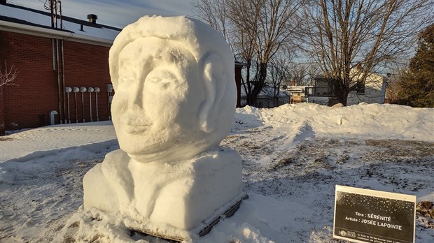 Des artistes et familles de Val-des-Sources se sculptent un peu de bonheur hivernal