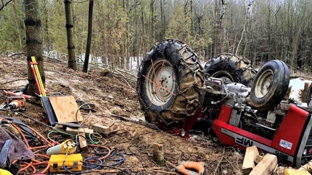 Coincé sous un tracteur