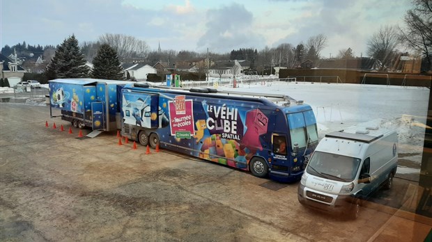 Le véhicube s’est arrêté à l’école Cascatelle de Kingsey Falls