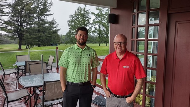 Dame nature collabore au succès du tournoi de golf du maire à Val-des-Sources