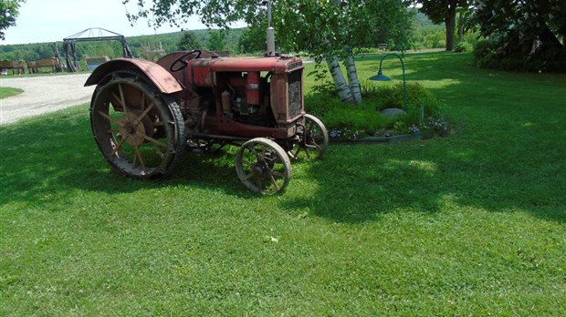 De vieux tracteurs au Salon du patrimoine de Cleveland