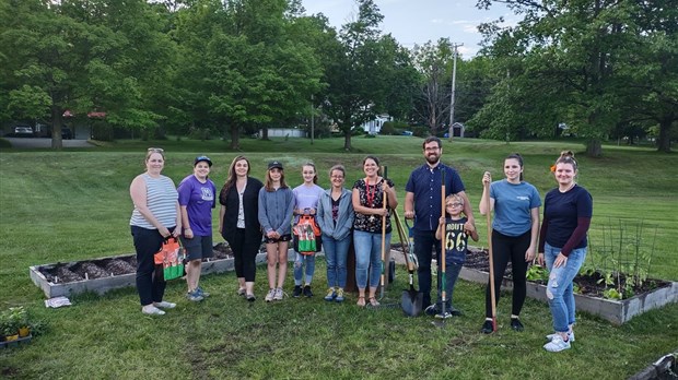 Un jardin scolaire et communautaire à l’école ADS de Danville