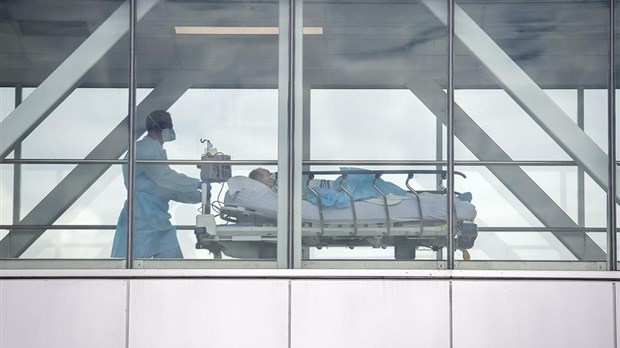 COVID-19: Québec rapporte 25 nouveaux décès et une hausse des hospitalisations