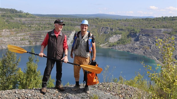 Mine Jeffrey en kayak : une attraction écotouristique dans un lagon azur 