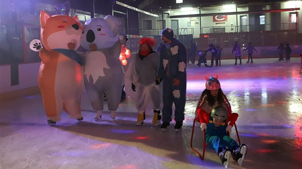 Plus de 200 patineurs se déguisent