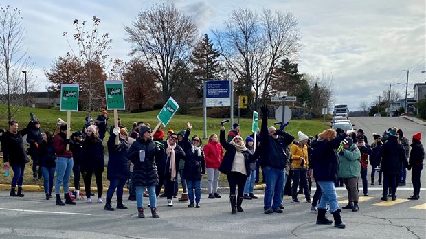 Premières heures de grève pour le front commun