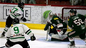 Le Desjardins – Wild double les Cougars à Warwick