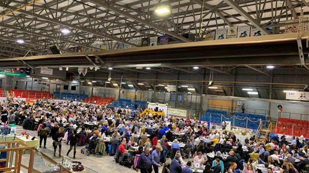 Souper steak et frites attire 600 personnes