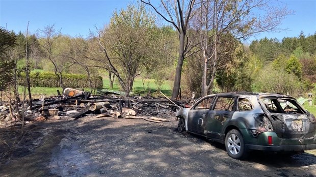 Le feu détruit un garage à Windsor