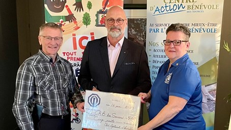 Don du Club Optimiste d’Asbestos au Centre d’Action Bénévole des Sources